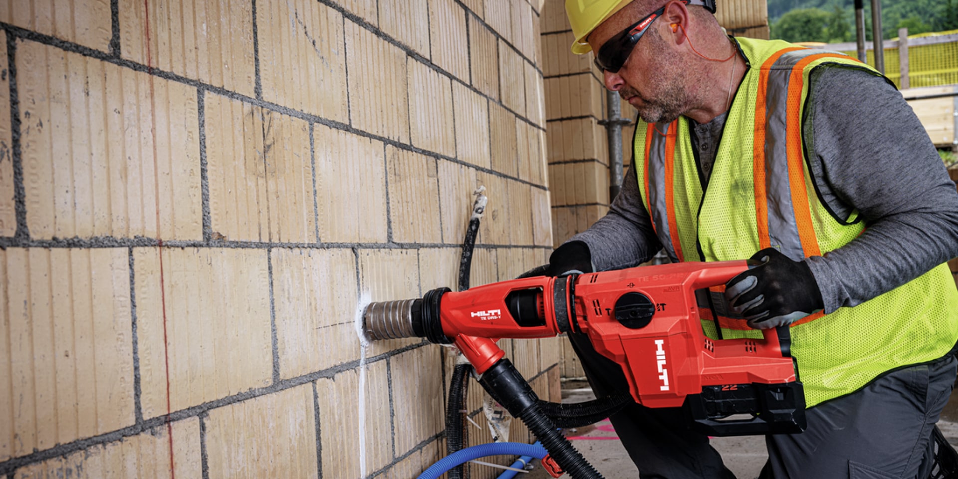 Hilti Akku-Bohrhammer für Schraubarbeiten und Dosensenken