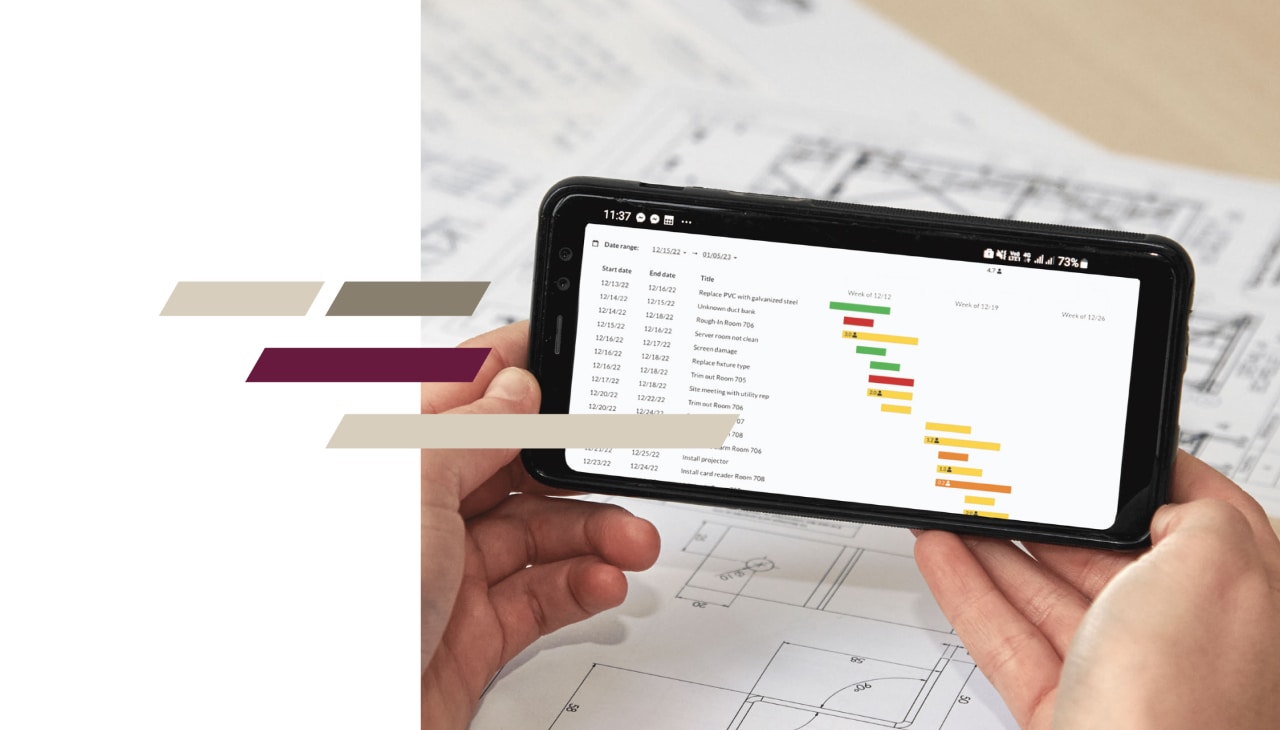 Nahaufnahme von einem Smartphone, das verschiedene Timelines in der App von Fieldwire zeigt.