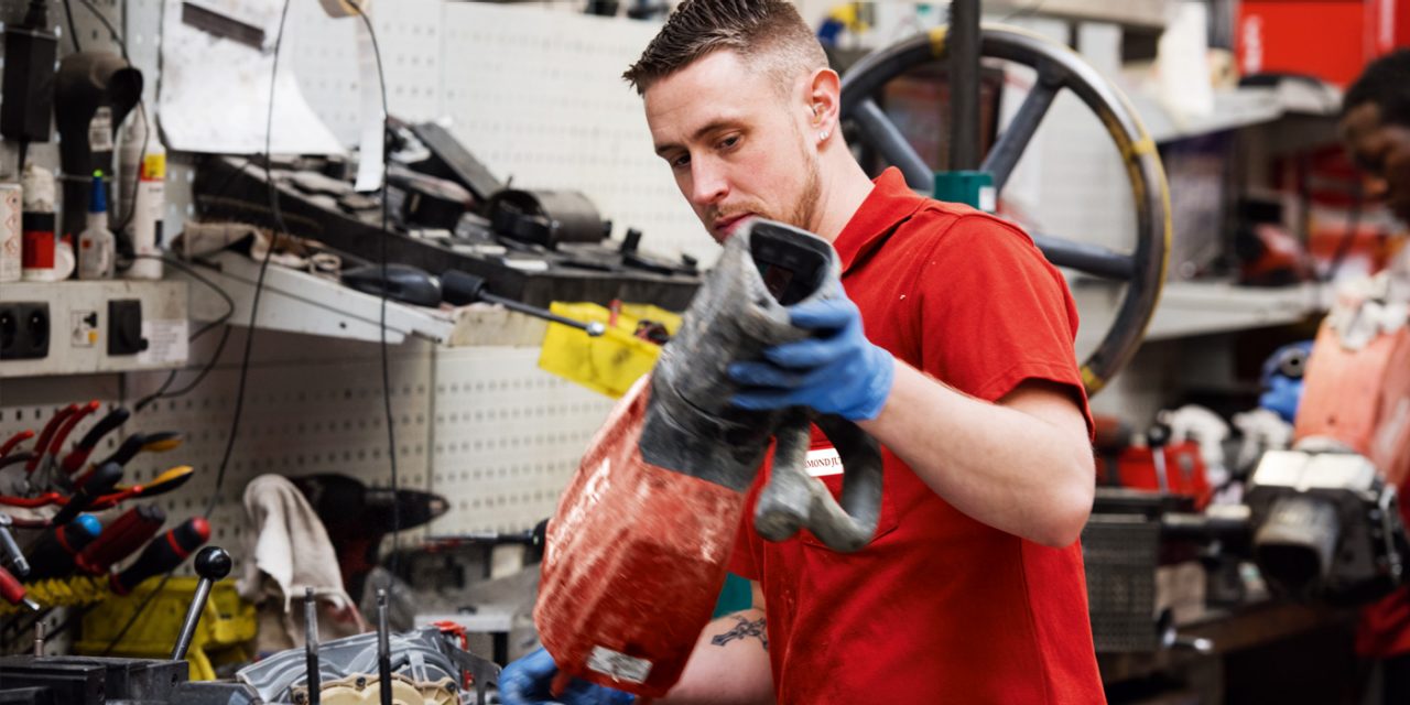 Reparatur am Meisselhammer