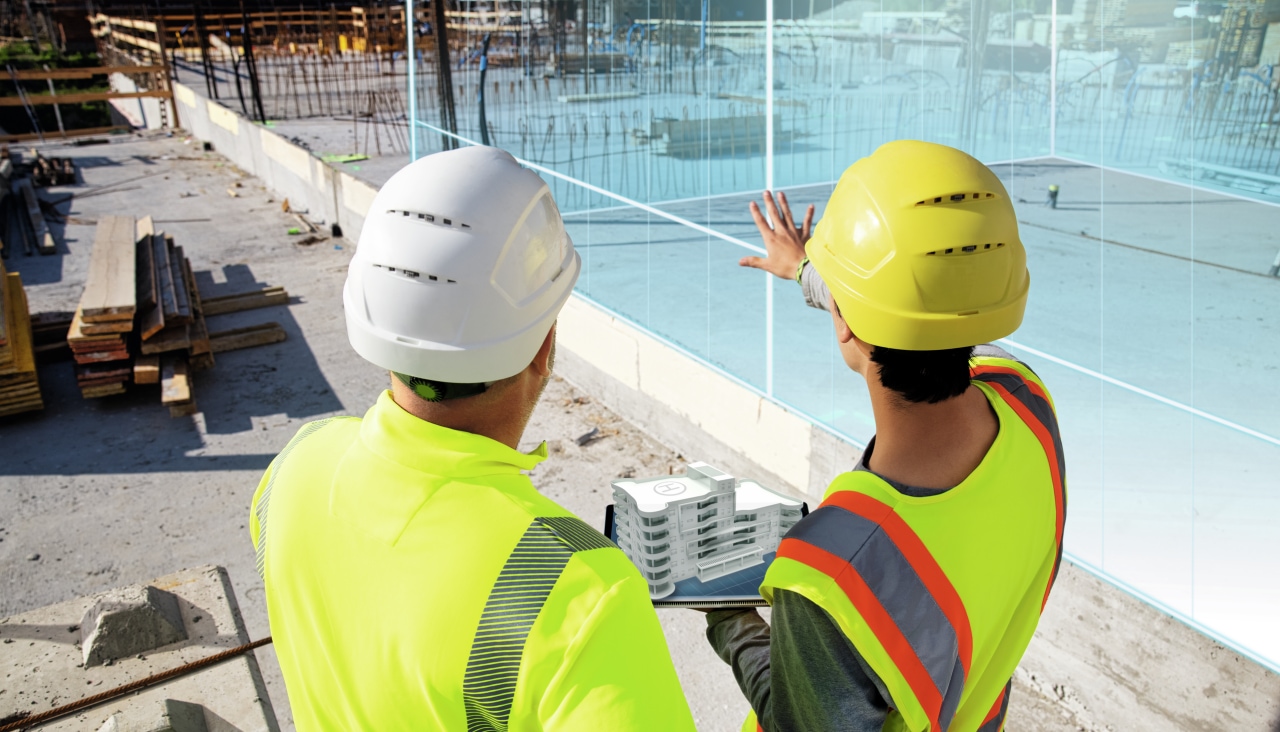 2 Ingenieure mit virtueller Baustelle
