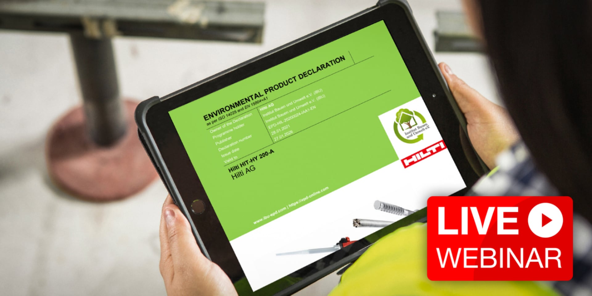 Tablet mit grünem Hintergrund, Hilti Logo und Ankündigung "Live Webinar"  