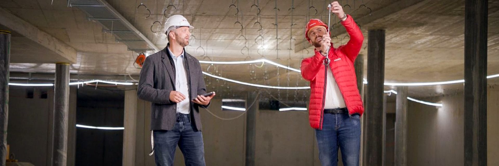 Herr Frick mit Hilti Verkaufsberater auf der Baustelle