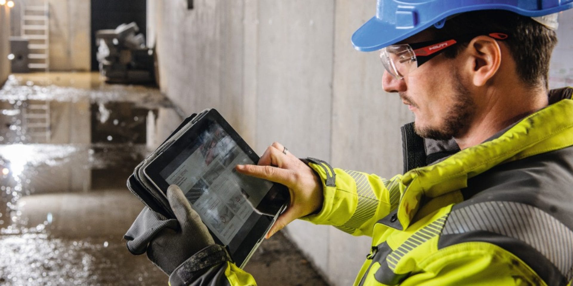 Sur tablette ou smartphone, vous avez toujours notre aide pour la sélection des systèmes d'installation Hilti sur le chantier.