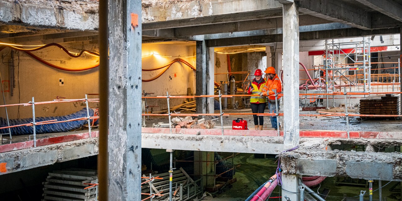 Costruire sull’esistente: progettazione sicura con Hilti. La figura mostra un edificio in fase di ristrutturazione.