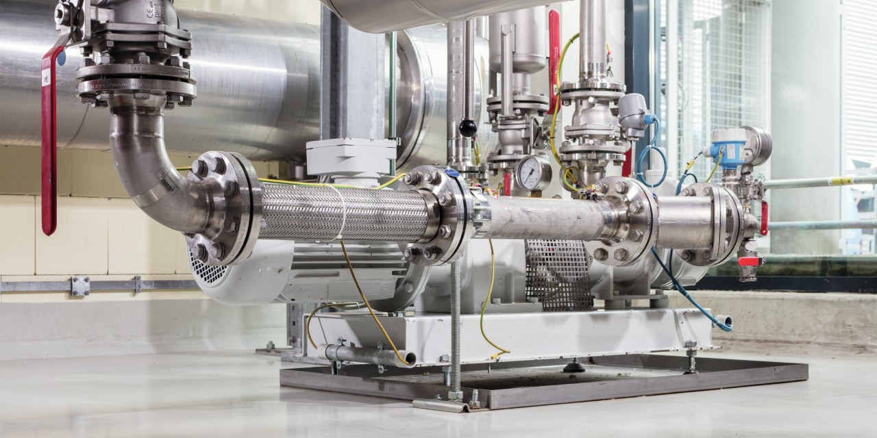 La figura mostra un impianto industriale installato