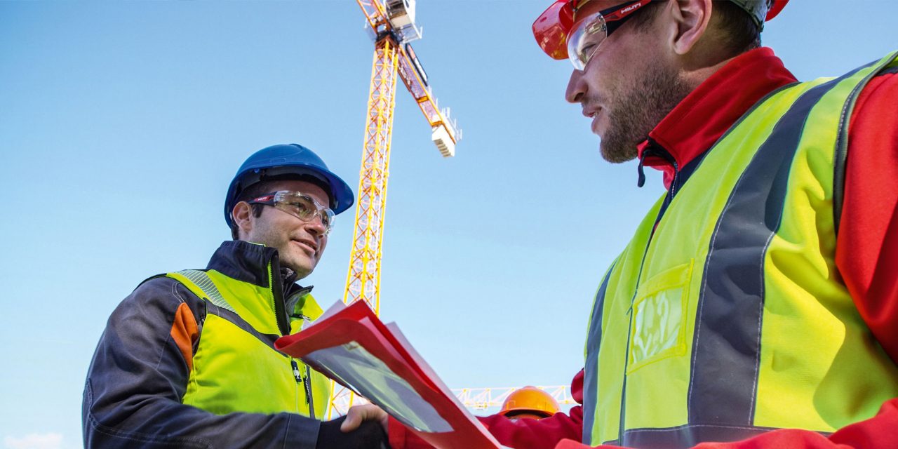 Uomini all'aperto a Hilti Training