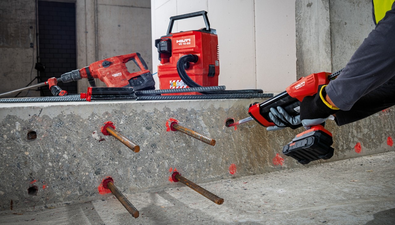 Catena di sistema Hilti Rebar con erogatore, aspiratore e perforatore a batteria Nuron