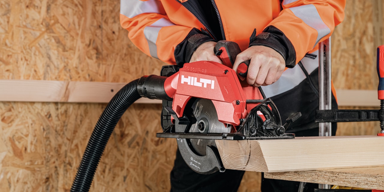Foto dell'applicazione della sega circolare a batteria SC 30WR-22 (G02)
