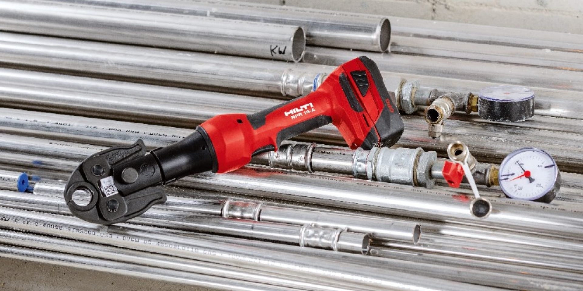 NPR 19-A cordless pipe press tool  with battery and pipes
