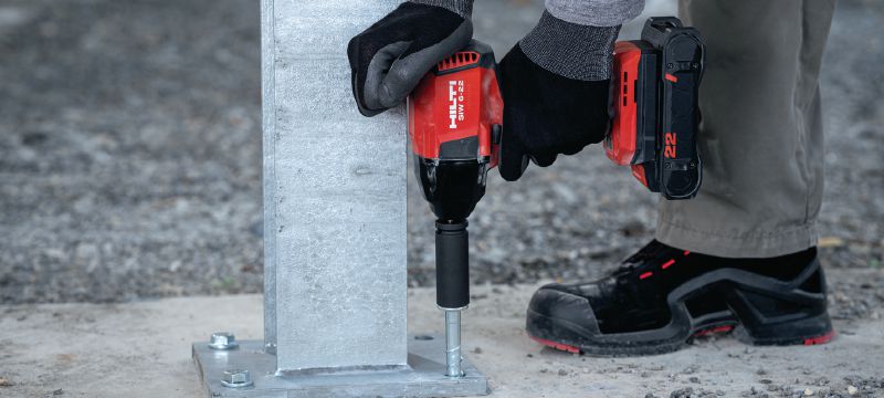 SIW 6-22 ½ Avvitatore a impulsi a batteria Potente avvitatore a impulsi a batteria con anello di frizione da 1/2 per una vasta gamma di fissaggi con tasselli per calcestruzzo e di bullonature su acciaio o legno (piattaforma della batteria Nuron) Applicazioni 1