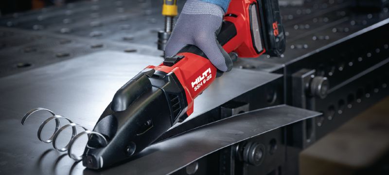 SSH 6-22 Cesoie a batteria Cesoia cordless a doppia lama ad alta capacità per tagli rapidi di lamiere, profilati e condotti HVAC fino a 2,5 mm│12 gauge (piattaforma batteria Nuron) Applicazioni 1