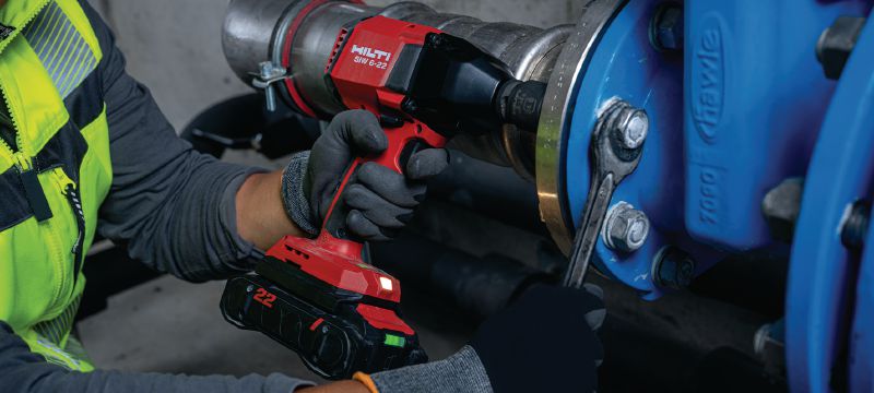 SIW 6-22 ½ Avvitatore a impulsi a batteria Potente avvitatore a impulsi a batteria con anello di frizione da 1/2 per una vasta gamma di fissaggi con tasselli per calcestruzzo e di bullonature su acciaio o legno (piattaforma della batteria Nuron) Applicazioni 1