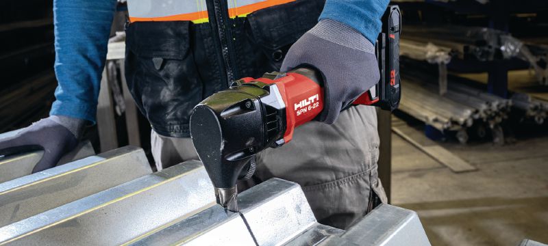 SPN 6-22 RN Roditore a batteria Cesoia cordless ad elevata capacità per il taglio di profilati metallici con una maggiore velocità e una deformazione minima (piattaforma della batteria Nuron) Applicazioni 1