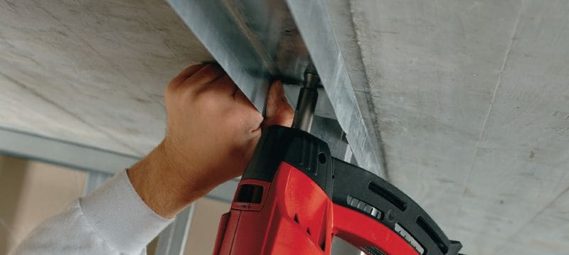 X-GN MX Nägel für Beton (magaziniert) Standard-Nagelstreifen für das Bolzensetzgerät GX 120 zum Setzen auf Beton und anderen Grundmaterialien Anwendungen 1