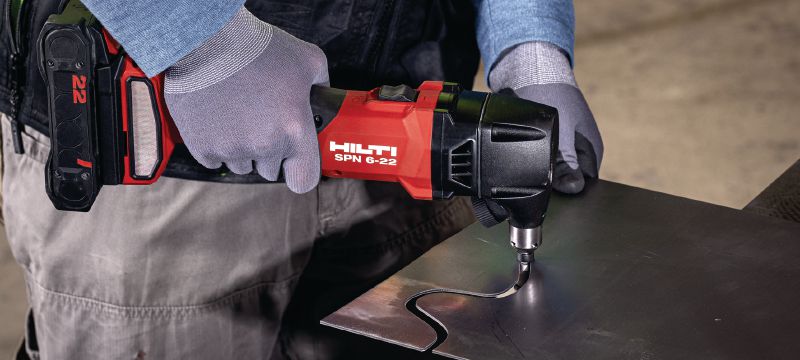 SPN 6-22 CN Roditrice a batteria Cesoia cordless ad elevata capacità per il taglio di lamiere e profilati metallici con una maggiore velocità e una deformazione minima (piattaforma della batteria Nuron) Applicazioni 1