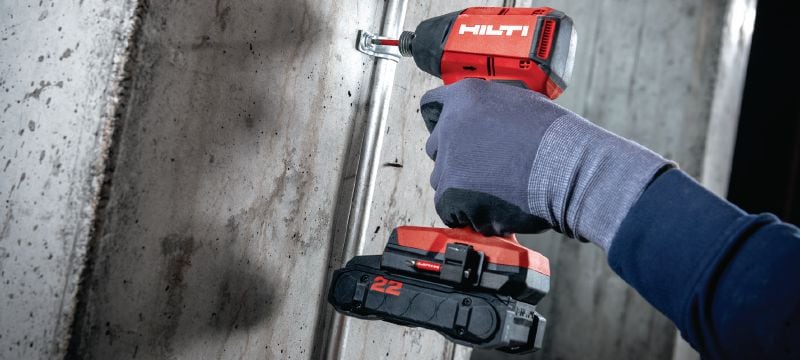 Avvitatore a impulsi cordless SID 4-22 Avvitatore a impulsi brushless compatto ottimizzato per un fissaggio non strutturale più affidabile ed efficiente nel legno e nel metallo (piattaforma batteria Nuron) Applicazioni 1