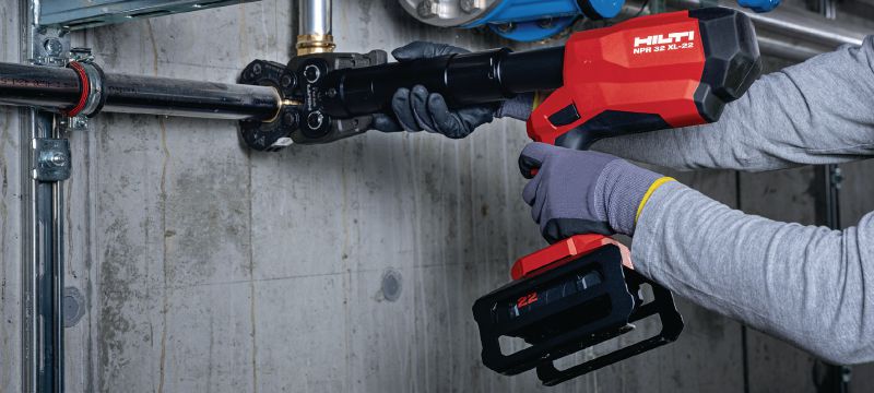 NPR 32 XL-22 Attrezzo pressatubi Attrezzo di pressatura cordless per uso intensivo, con impugnatura a pistola e compatibile con le ganasce e gli anelli di compressione intercambiabili da 32 kN (piattaforma della batteria Nuron) Applicazioni 1