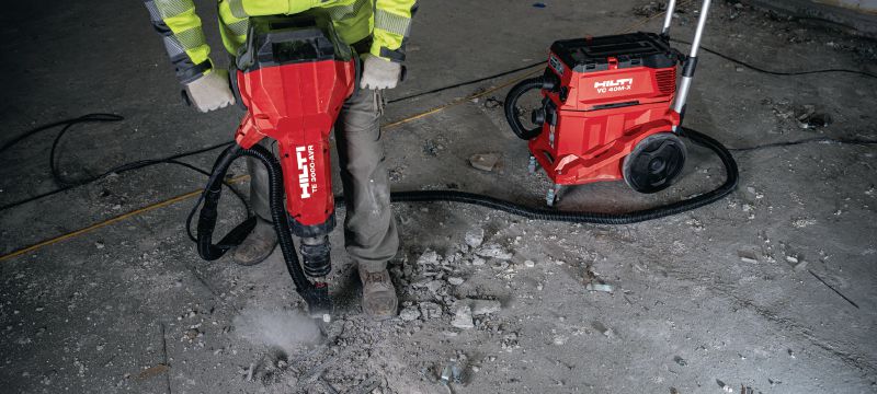 Marteau-piqueur électrique pour charges lourdes TE 3000-AVR Burineur exceptionnellement puissant pour charges lourdes de démolition du béton, de découpe de l'asphalte, de terrassement et d'enfoncement de tiges de mise à la terre. Applications 1