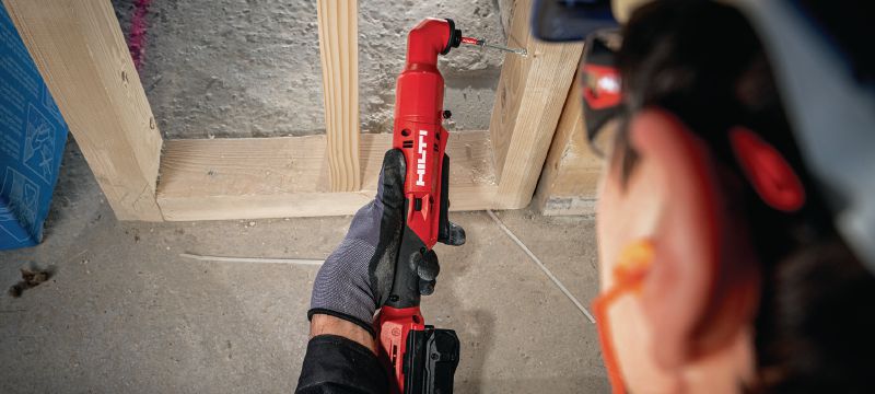 SID 4R-22 Avvitatore angolare ad impulsi Avvitatore a impulsi compatto e cordless, ad angolo destro, per raggiungere le applicazioni di difficile accesso Applicazioni 1