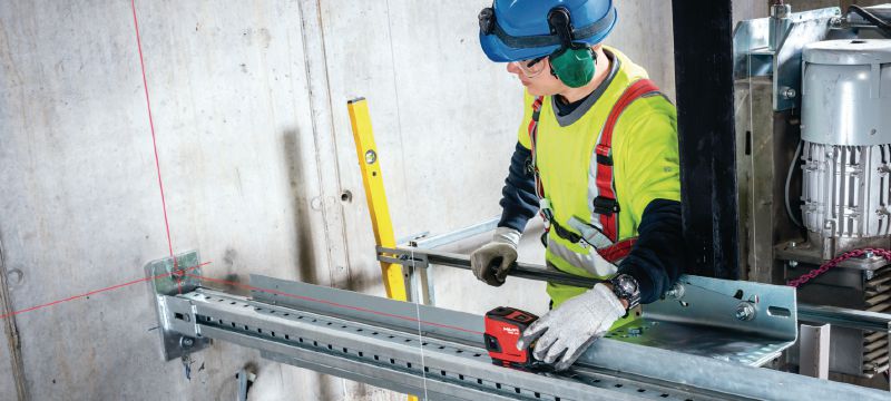 Aplomb et laser ligne PMC 46 Laser combiné à 2 lignes et 4 points : pour la plomberie, le nivellement, l'alignement et l'équerrage avec faisceau rouge Applications 1