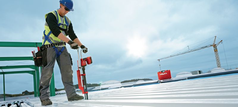 Selbstbohrschrauben S-MD/MS M für Überlappungsstoßverbindungen mit dem Standbedienungsgerät SDT 9 Magazinierte Selbstbohrschrauben zur Verwendung mit dem Standbedienungsgerät SDT 9 für Stossverbindungen und Rahmenbefestigungen im Dachbau Anwendungen 1