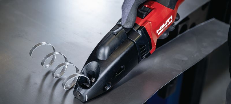 SSH 6-22 Cesoie a batteria Cesoia cordless a doppia lama ad alta capacità per tagli rapidi di lamiere, profilati e condotti HVAC fino a 2,5 mm│12 gauge (piattaforma batteria Nuron) Applicazioni 1