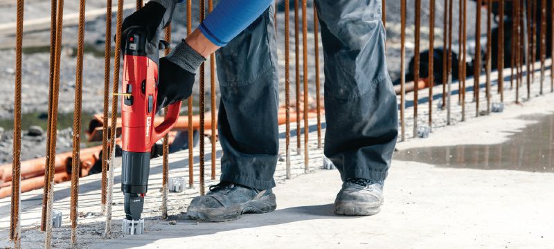 X-FS C Schalungsanschlag mit Nagel Schalungsanschlag mit vormontiertem Nagel zum Positionieren von Schalungen auf Betonfundamenten Anwendungen 1