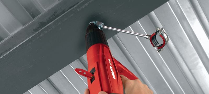 Gancio per barra filettata X-HS M U con chiodo Sospensione a soffitto per fissare barre filettate Applicazioni 1