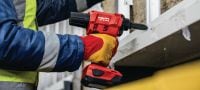 RT 6-A22 Rivettatrice cordless da 22 V alimentata da batterie Li-ion per lavori di installazione e produzione industriale usando rivetti di diametro massimo 4,8 mm (fino a 5,0 mm per rivetti in alluminio) Applications 2