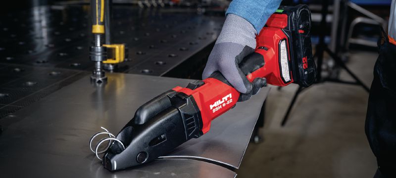 SSH 6-22 Cesoie a batteria Cesoia cordless a doppia lama ad alta capacità per tagli rapidi di lamiere, profilati e condotti HVAC fino a 2,5 mm│12 gauge (piattaforma batteria Nuron) Applicazioni 1