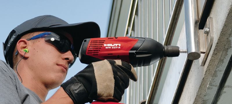 HUS-HR 6/8/10/14 Tassello avvitabile dalle massime prestazioni per un fissaggio più rapido permanente nel calcestruzzo (acciaio inox A4, testa esagonale) Applicazioni 1