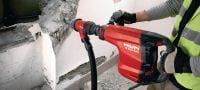 TE 800-AVR Robuster Hochleistungs-Abbruch-/Meisselhammer für Arbeiten an Wänden und Böden, mit nur wenig Vibrationen und langer Lebensdauer Anwendungen 2