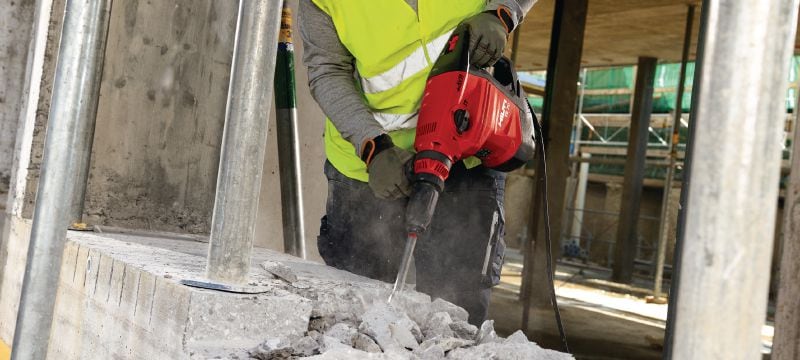 Bohrhammer TE 70-AVR Äusserst leistungsstarker SDS Max (TE-Y) Bohrhammer mit aktiver Vibrationsreduktion (AVR) für schwere Bohr- und Meisselarbeiten in Beton Anwendungen 1